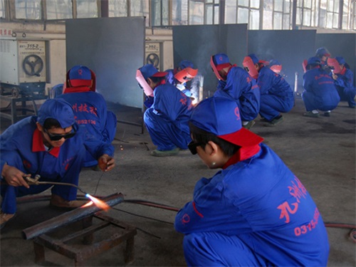 在唐山學(xué)習(xí)焊工去哪里？   