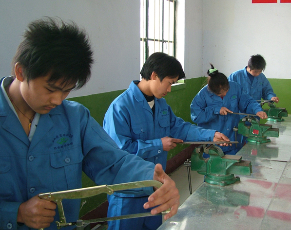 唐山九洲技校學(xué)電工怎么樣？