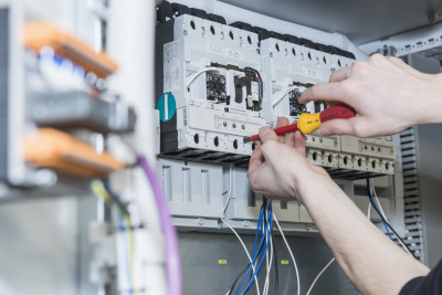 同是電工為什么薪資不同？聽聽濟(jì)寧電工學(xué)校怎么說！