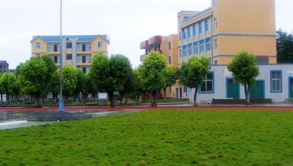 德州新星技工學(xué)校高中部招生都有哪些條件？