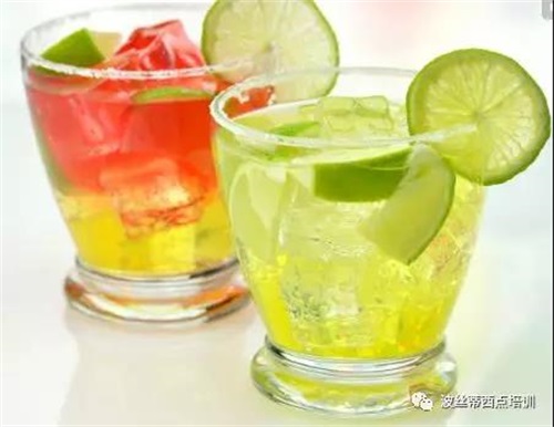 煙臺(tái)波絲蒂學(xué)校7月22日時(shí)尚冰品冷飲咖啡班開課啦！