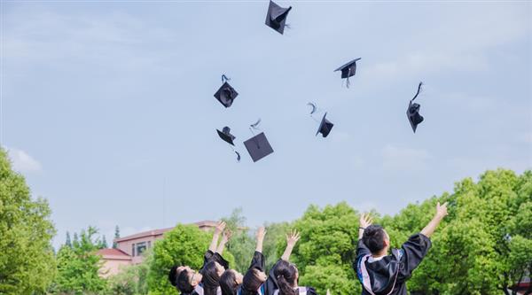 青島中魯中等專業(yè)學(xué)校海信班怎么樣？