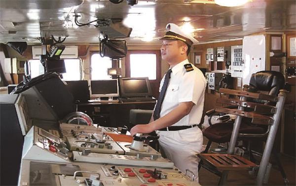 山東哪所學(xué)校有駕駛船舶的專業(yè)？