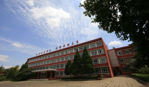 中國洛陽一拖技師學院現(xiàn)在還能報名嗎？