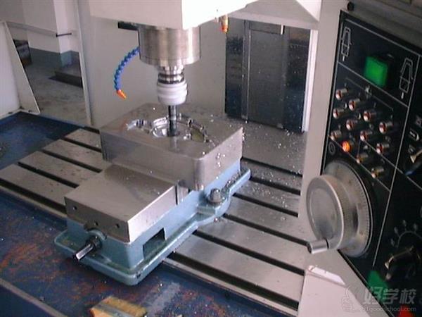 山東學(xué)數(shù)控加工哪個(gè)學(xué)校好？