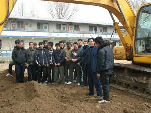 濟(jì)南駿大挖掘機(jī)培訓(xùn)學(xué)校怎么樣？