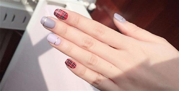 美甲零基礎(chǔ)學(xué)員去哪學(xué)？北京成遠(yuǎn)形象設(shè)計(jì)藝術(shù)學(xué)校來(lái)幫你！