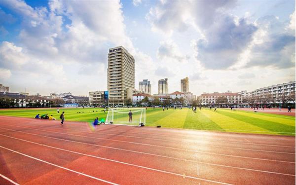 青島市電子信息技術(shù)學校怎么樣？