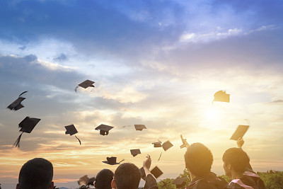 青島市電子信息技術(shù)學(xué)校畢業(yè)頒發(fā)什么證書？