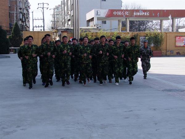保定新興工業(yè)技工學校舉行新生軍訓閉營式