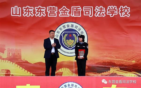 山東東營金盾司法學(xué)校舉行“學(xué)黨史 繪恩情”書法繪畫比賽頒獎(jiǎng)典禮 山東東營金盾司法學(xué)校舉行“學(xué)黨史 繪恩情”書法繪畫比賽頒獎(jiǎng)典禮